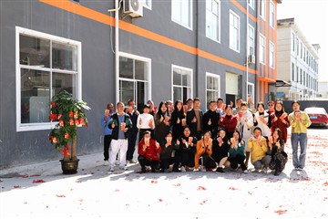 Новата сцена на The Acrylic Productive Forces за 2023 г